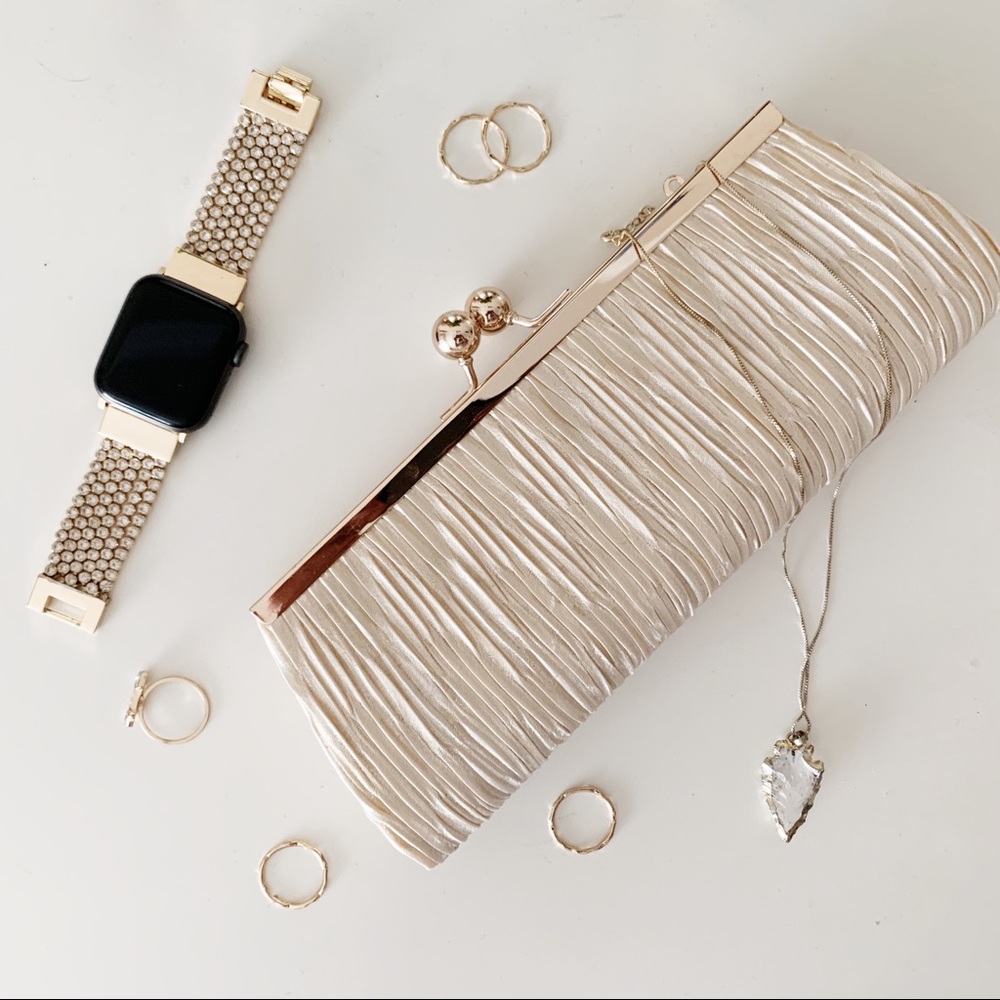 NWOT Gala Royale Pearl Clutch